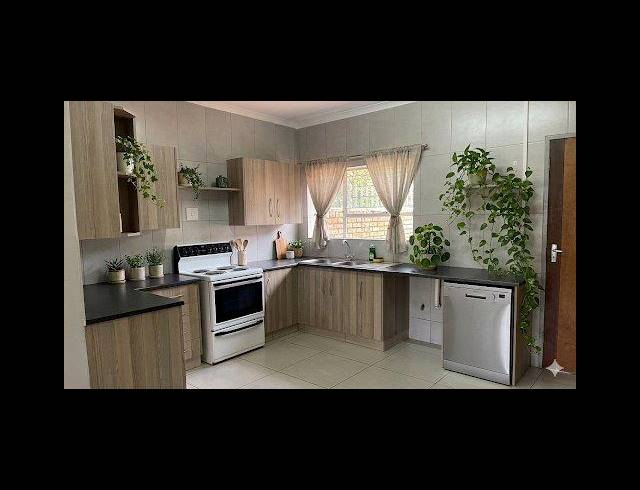 3 BEDROOM TOWNHOUSE FOR SALE IN FLORA GARDENS